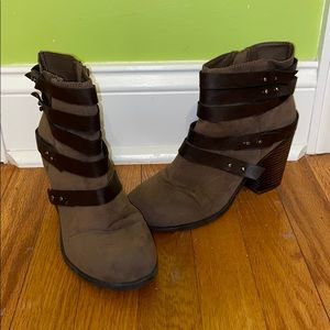 Brown button leather/suede booties